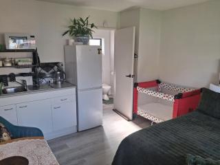 Private Studio providing a comfortable space - 9