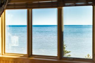 Panoramic Lake Views King Bed Studio, Whirlpool and Hot Tub - 8