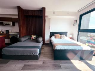 Stunning Sunset View Apartment with Free Parking - 5