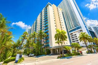 Miami Oceanfront 2BR Condo on the Beach, Pool & Gym - 3