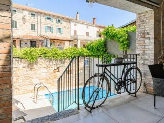 Villa in Porec with swimming pool - 1