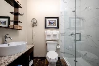 Canmore Cozy Boho King Suite 1BR Hot tub Pool Gym - 5