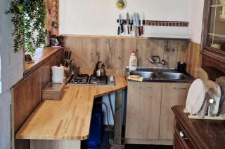 Lakeside holiday home, private garden - 7