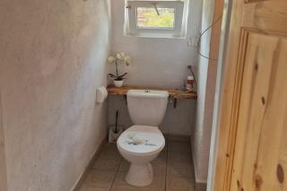 Lakeside holiday home, private garden - 2