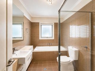 Glenlyon Rd - Comfortable Premium Accommodation - 6
