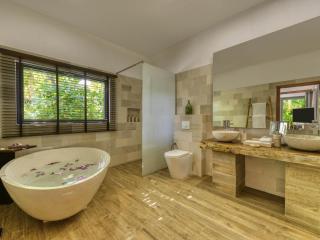 Kuredhivaru Resort and Spa - Maldives - 4