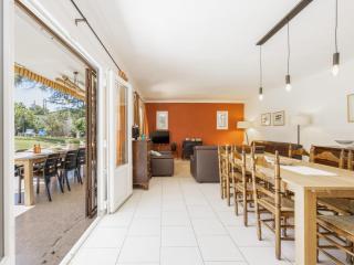 Hermosa casa de 5 habitaciones con piscina privada y parking - ES-325-34 - 2