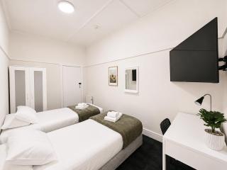 Barkly St - Budget Stay Near the Beach - 1