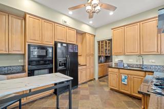 Elegant and Chic 2Bed 2Bath steps from the lake! - 1