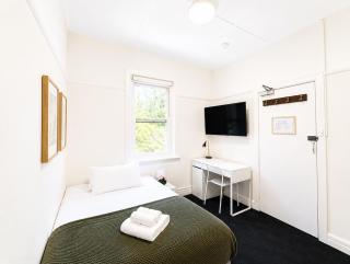 Barkly St - Budget Stay Near the Beach - 5