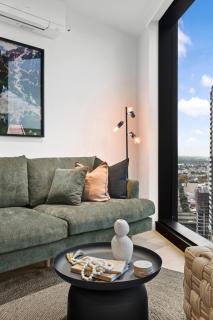 Skyline 2-Bed Near Crown with Pool and Sauna - 9