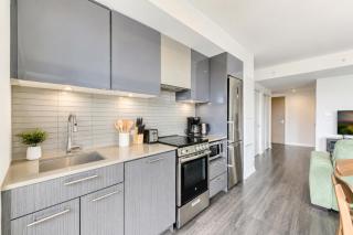 Luxe CityView 3BR - Prime Location - 4