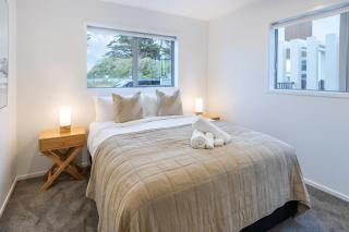Beachside Stay - Parking, EV Charger & Spa - 4