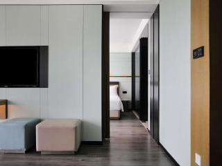 Novotel Shanghai Chuansha - Free Shuttle Bus to Pudong Airport & Disney Land - 3