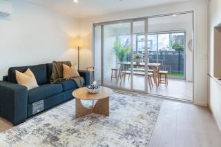 Beachside Stay - Parking, EV Charger & Spa - 1