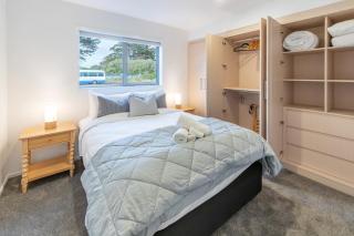 Beachside Stay - Parking, EV Charger & Spa - 5
