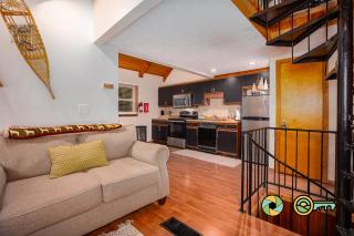 Lakeview 85B: Treehouse Mountain - 2