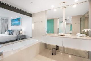 Sub-Penthouse Sky Home - Level 56 - Ocean & Skyline Views - Sleeps 12 - 4