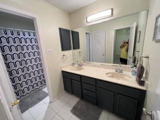 Cheerful 2 Bedroom Home Parking No Animal Fee - 5