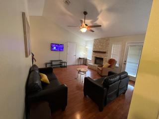 Cheerful 2 Bedroom Home Parking No Animal Fee - 3