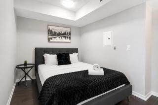 Spacious Skyline 1BR & Den Stay - 2