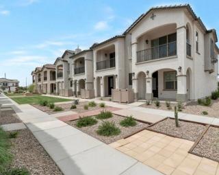 Modern Gilbert Stay Pet Friendly - 3