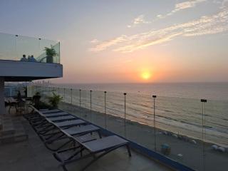 Morros Luxury Beachfront Infinity Pool - 4