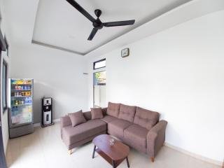Urbanview Semeru Guesthouse near Stasiun Blitar - 9