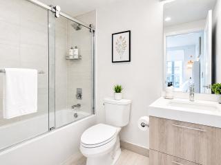 Modern 2BR Spacious Stay - Prime Location - 3