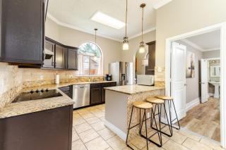 4BR Pet Friendly, Fenced Yard, Lackland AFB,SeaWorld,SixFlags! - 2