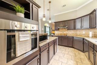 4BR Pet Friendly, Fenced Yard, Lackland AFB,SeaWorld,SixFlags! - 4