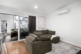 Newcastle Harbour Cottage - Walk to Cafés & Bars - 1