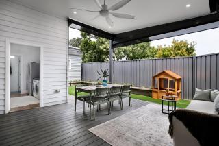 Newcastle Harbour Cottage - Walk to Cafés & Bars - 7