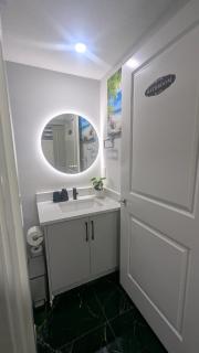 Aspire Suite, Luxury & Comfort, SW Airdrie - 1