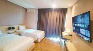 L Hotel - 1