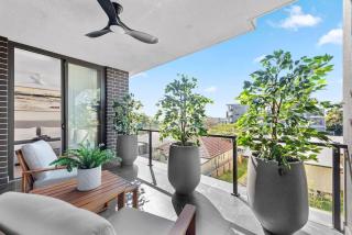 Sophisticated Elegance - 2Bed-2Bath-2Car-Balcony - 8