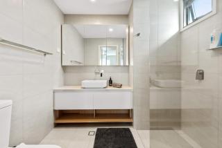 Sophisticated Elegance - 2Bed-2Bath-2Car-Balcony - 3