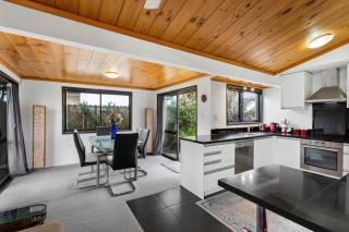 Sandy Toes Holiday Home Orewa - 4