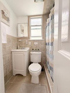 Cozy Private Stay Near NYC & MetLife Stadium - 8