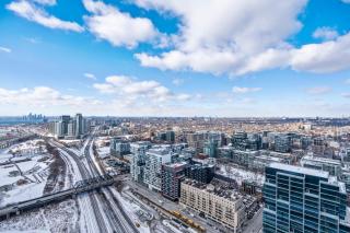 Modern 1 Bedroom Condo Iceboat Terrace Downtown Toronto - 5