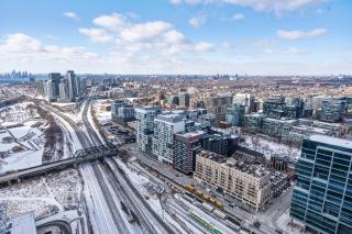 Modern 1 Bedroom Condo Iceboat Terrace Downtown Toronto - 7