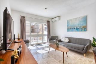 New to the market - 3BR Unit in St'Julians 5 minutes walk to the promenade - 4