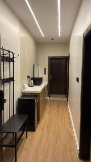 Elegant and quiet room with a side seating area self checkin - 5