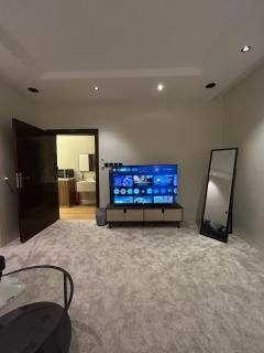 Elegant and quiet room with a side seating area self checkin - 2