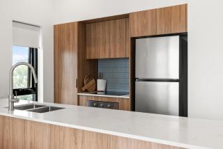 2 Bed, 2 Bath Ocean View Apt! Parking, 250m to Beach - 6