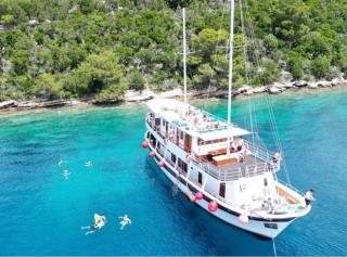 Party boat excursion to Hvar town vith overnight, breakfast and lunch - 7