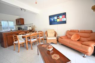 Tropical Duplex Pool 2-Min Walk to the Beach - 4