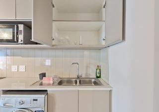Sandton Modern Apartment l Walk to Sandton City - 2