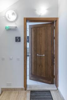 Exclusive 2 Bed Penthouse with pool - by Hostmt - 9