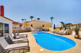 Spacious Villa Victoria Heated Pool - 0